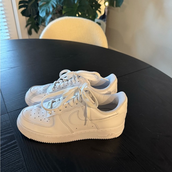 Nike Shoes - Women’s White Air Force 1 Nike Size 7.5